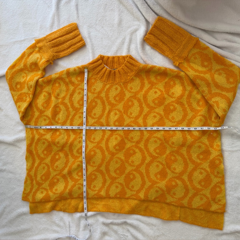 NWOT Free People Fun Yin Yang Yellow Oversized Cropped Sweater Sz L - Picture 3 of 10